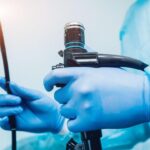 Tout savoir sur la chirurgie de repositionnement du sourcil par endoscopie fronto-temporale