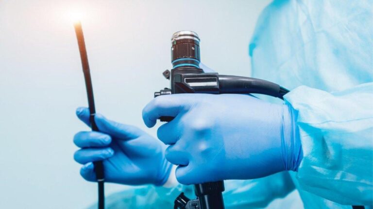 Tout savoir sur la chirurgie de repositionnement du sourcil par endoscopie fronto-temporale